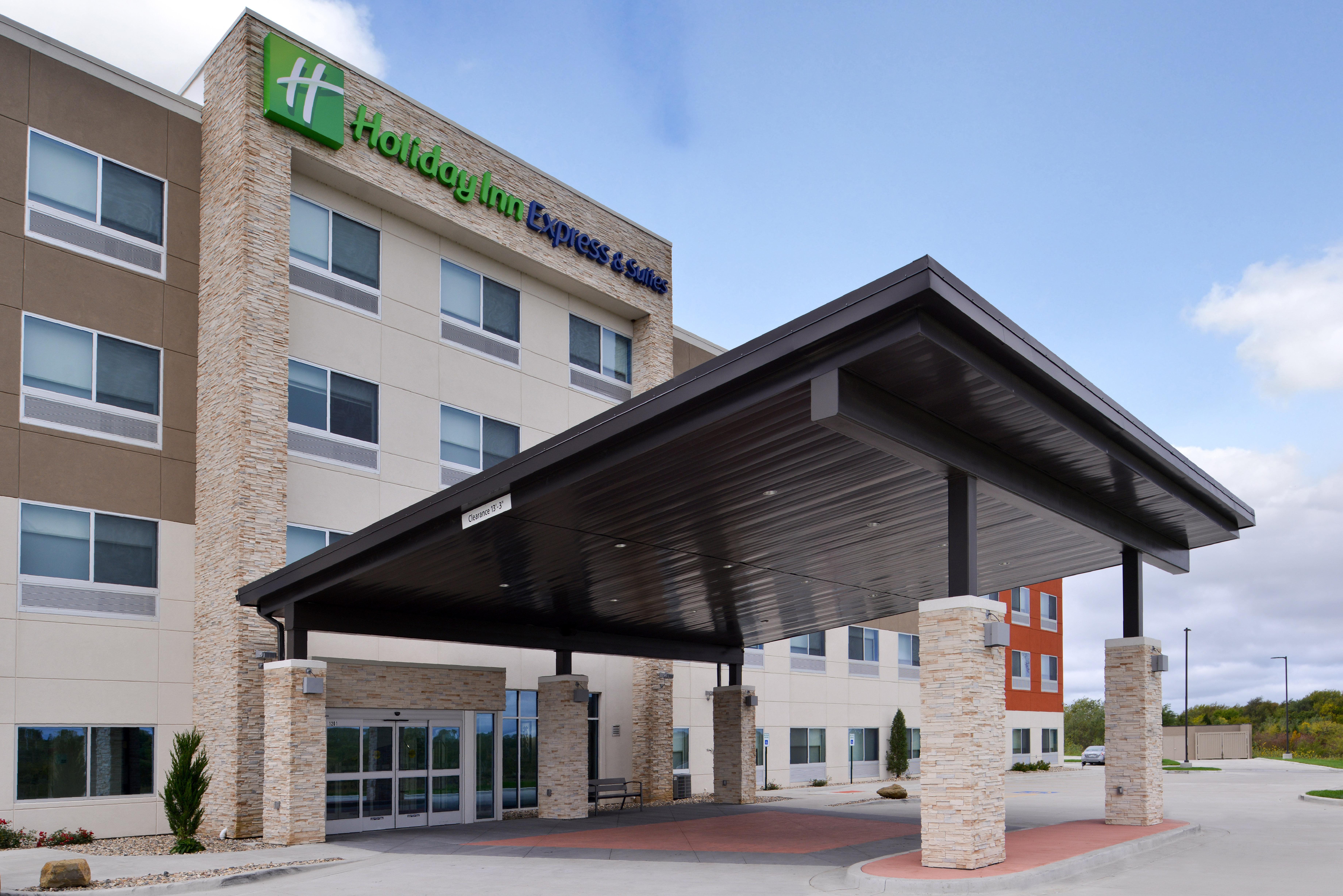 Holiday Inn Express & Suites - Kansas City - Lee'S Summit By Ihg Exteriör bild