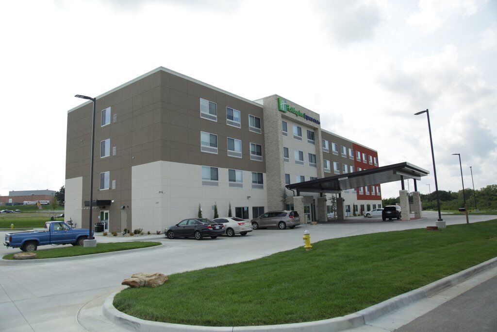 Holiday Inn Express & Suites - Kansas City - Lee'S Summit By Ihg Exteriör bild